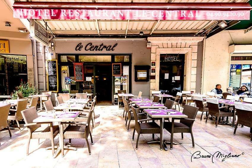 Hotel Restaurant Le Central Châteaurenard 외부 사진